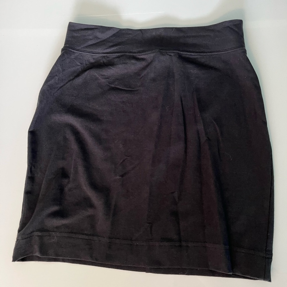 NWOT Victoria’s Secret moda international black mini skirt size small